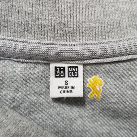 Uniqlo shirt Small polo lion print? short sleeve two buttons side split - Picture 10 of 11